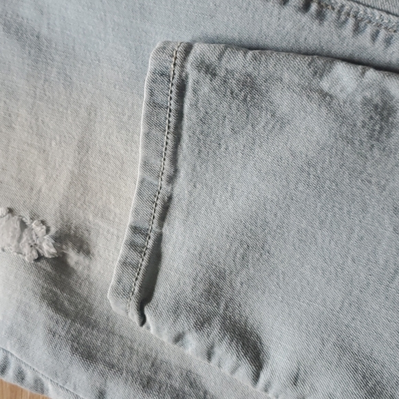 Distressed jeans - Picture 3 of 4